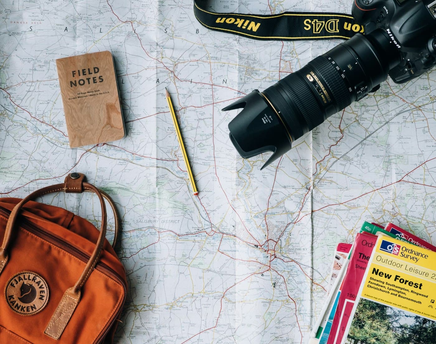Une carte dépliée pour préparer un itinéraire de voyage